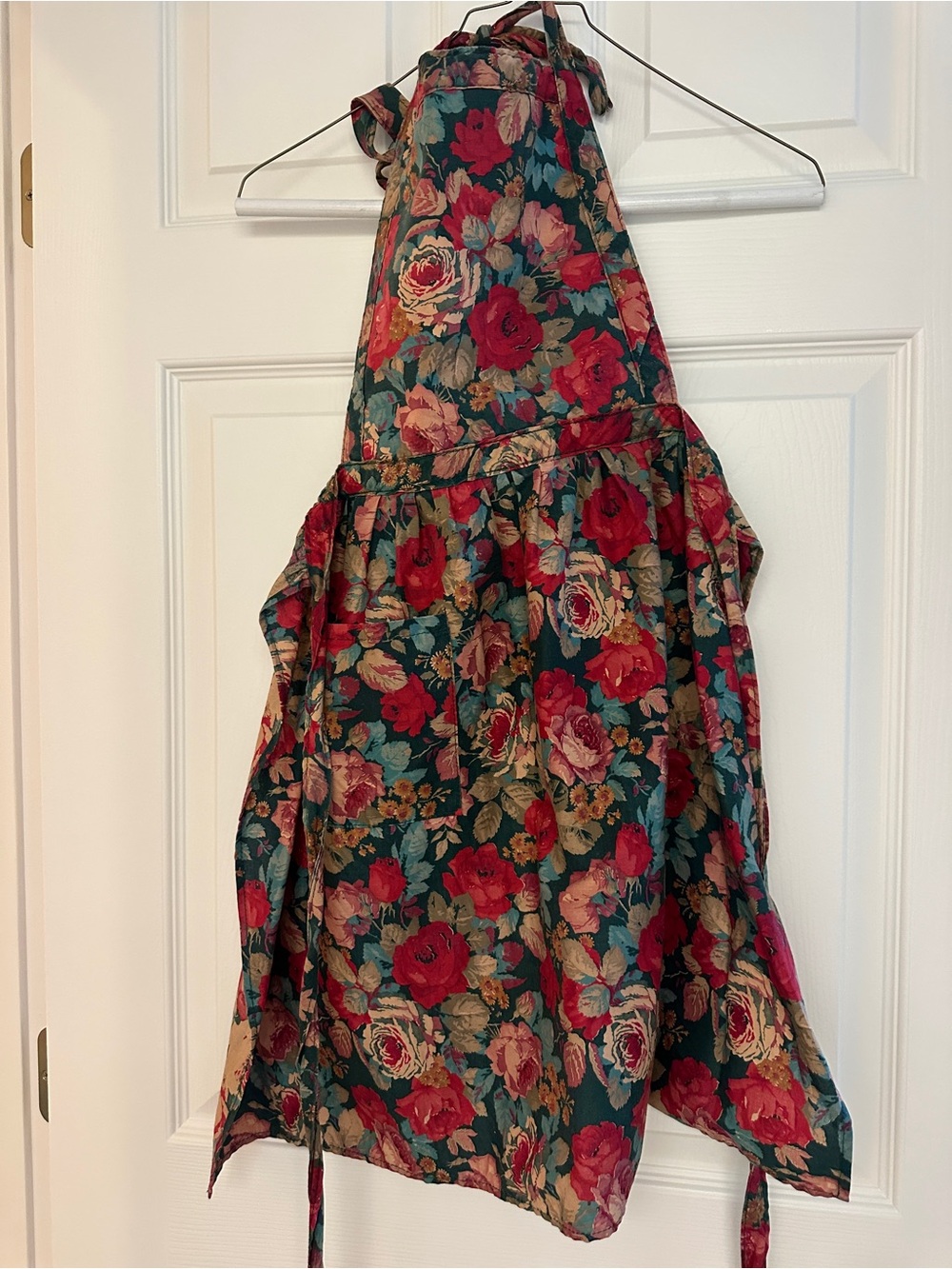 Floral Full-Coverage Apron in Red Floral